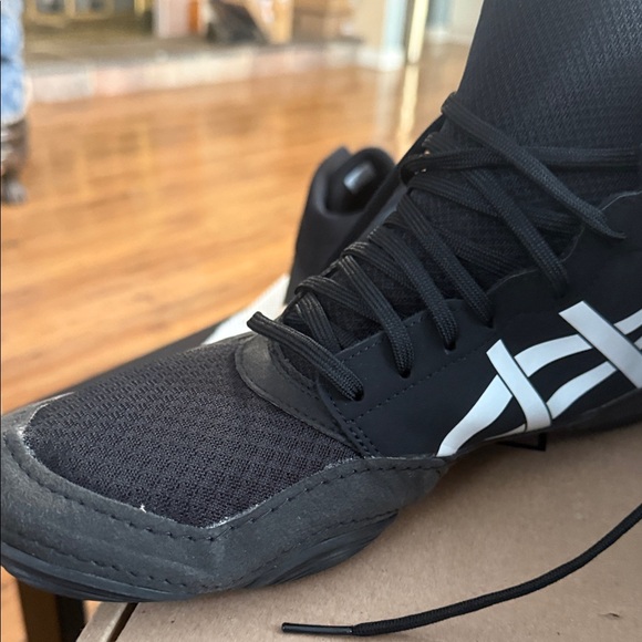 Athletic_Shoes